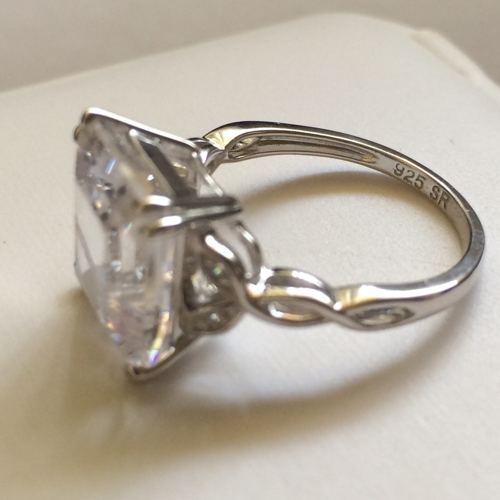 Princess cut Cubic Zirconia set in Sterling Silver - Picture 2 of 4